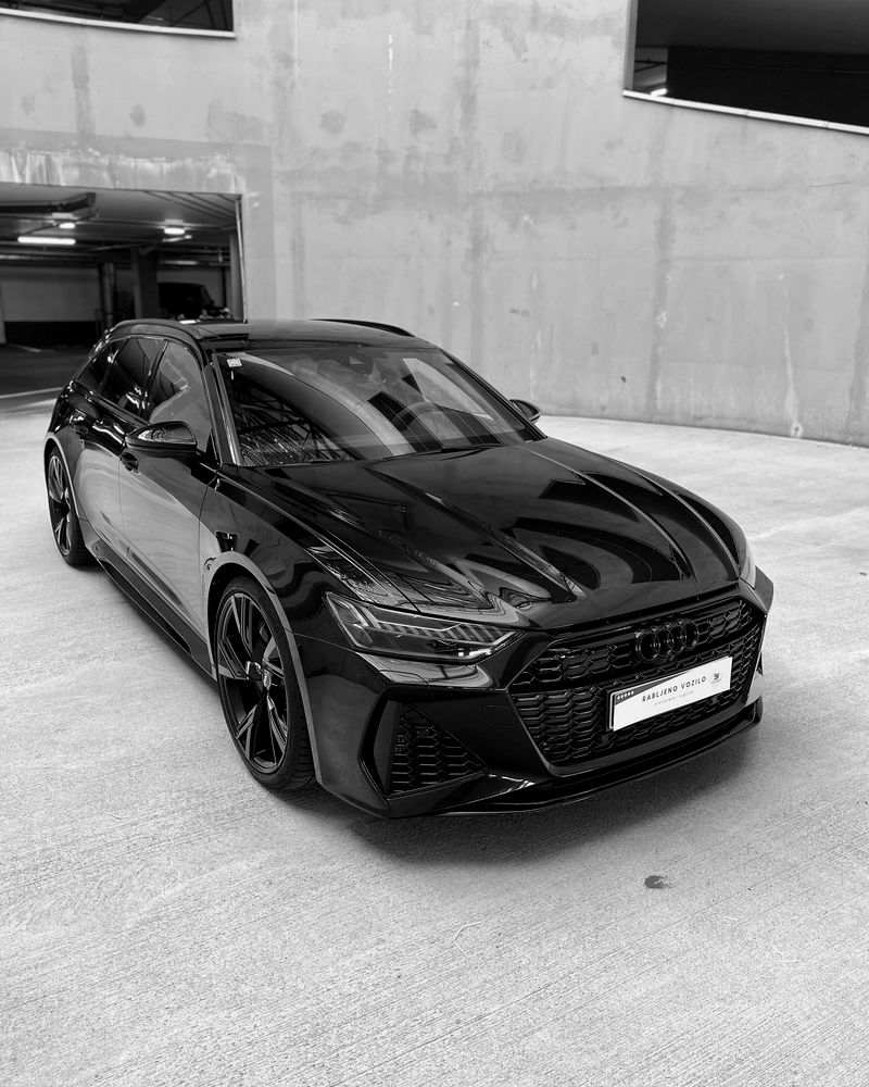 Objava vozila na društvenim mrežama — Audi RS6 iz ponude auto salona